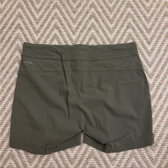 Women's Columbia Black and Green Shorts Bundle - Picture 5 of 8